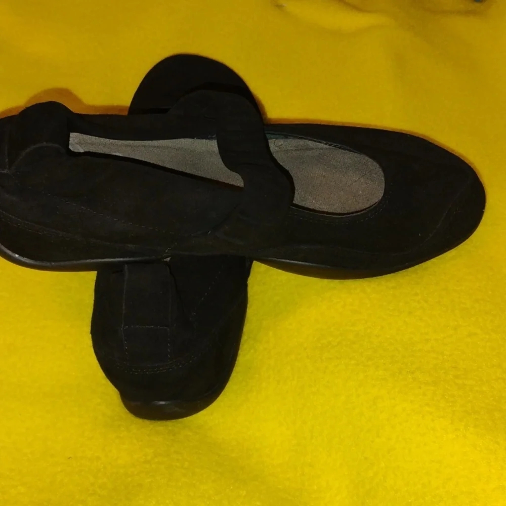 Dansko Black Slippers Minimalist Comfort